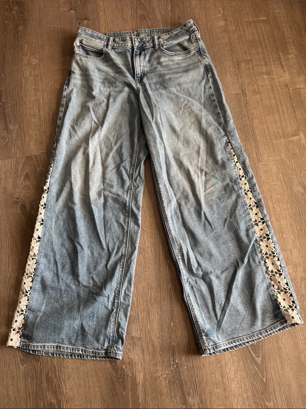 American Eagle Low Rise Ultra Wide Leg Jean